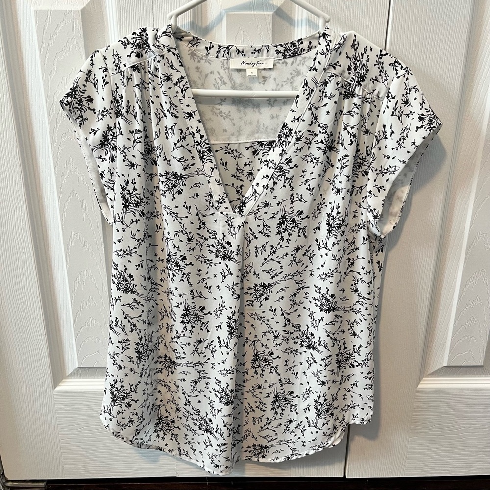 Monday Fun Lillian V Neck Blouse, Small